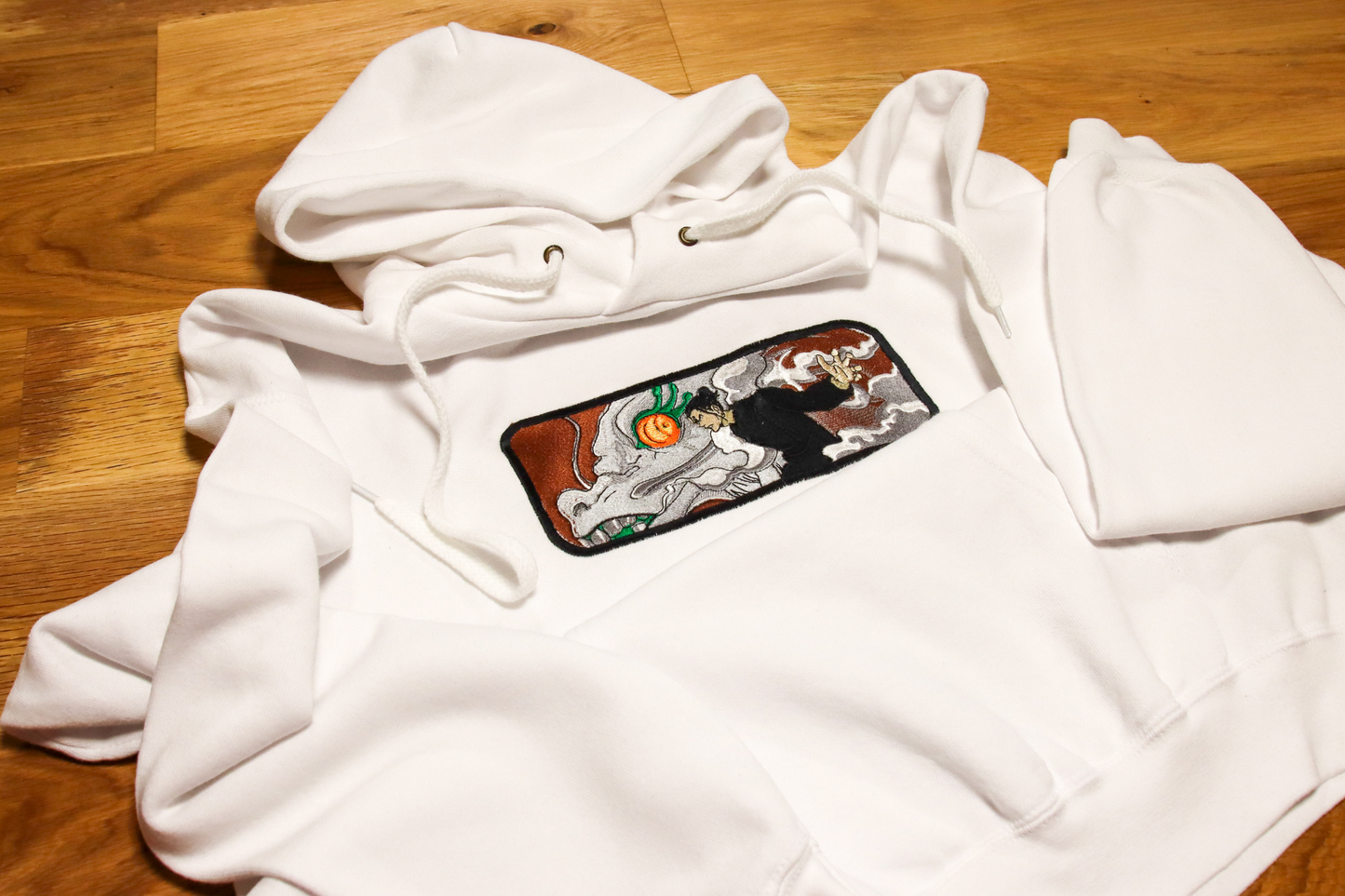 Sweat Brodé à capuche "Suguru Geto Dragon Irisé"