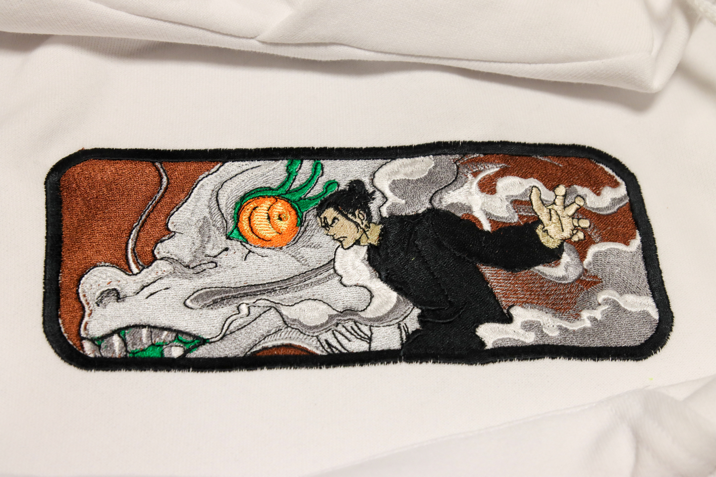 Sweat Brodé à capuche "Suguru Geto Dragon Irisé"