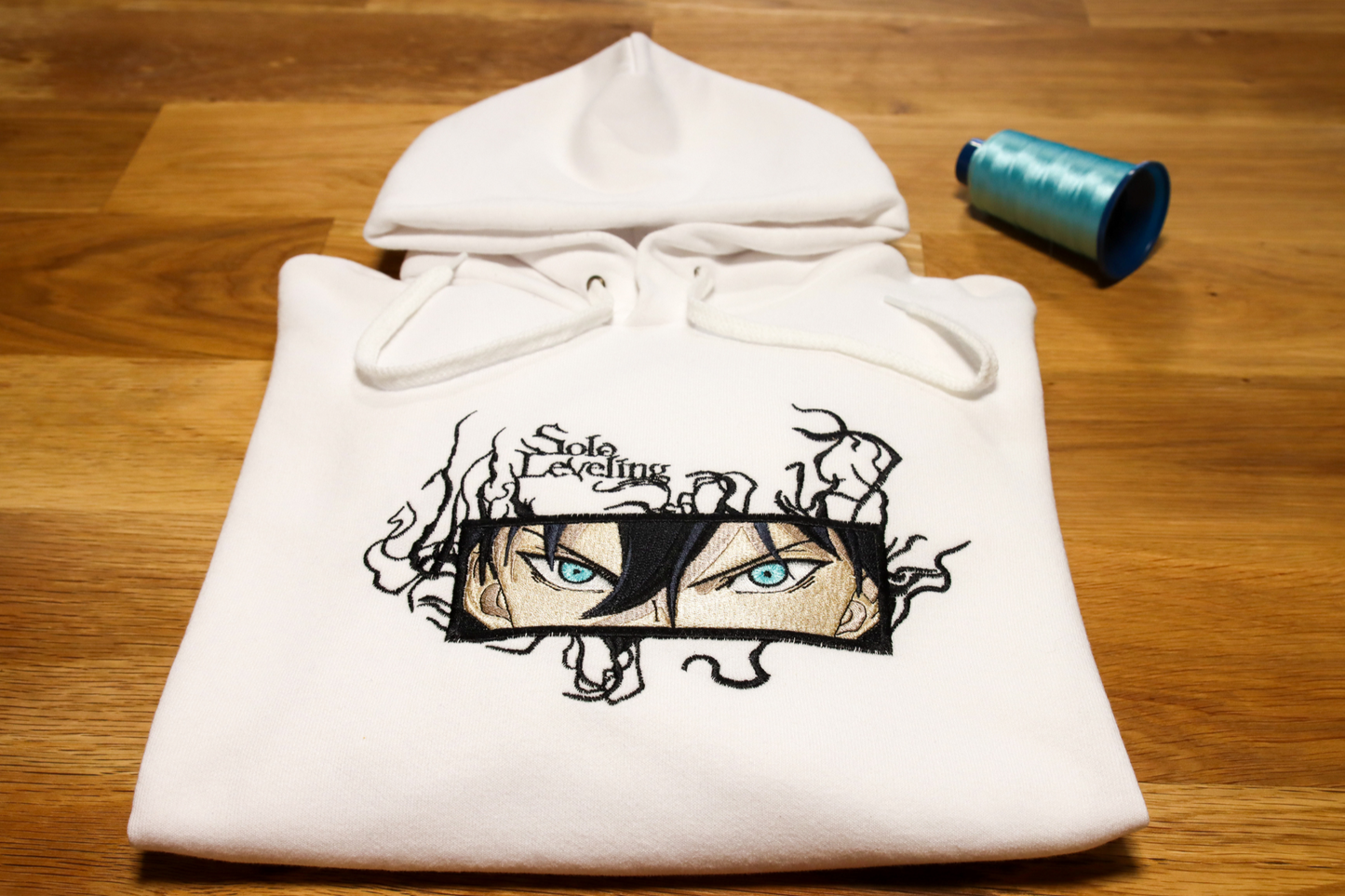 Sweat brodé à capuche "Solo Leveling"
