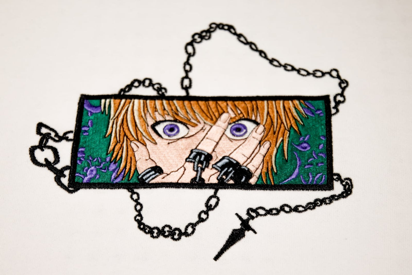 Sweat brodé sans capuche "Kurapika"