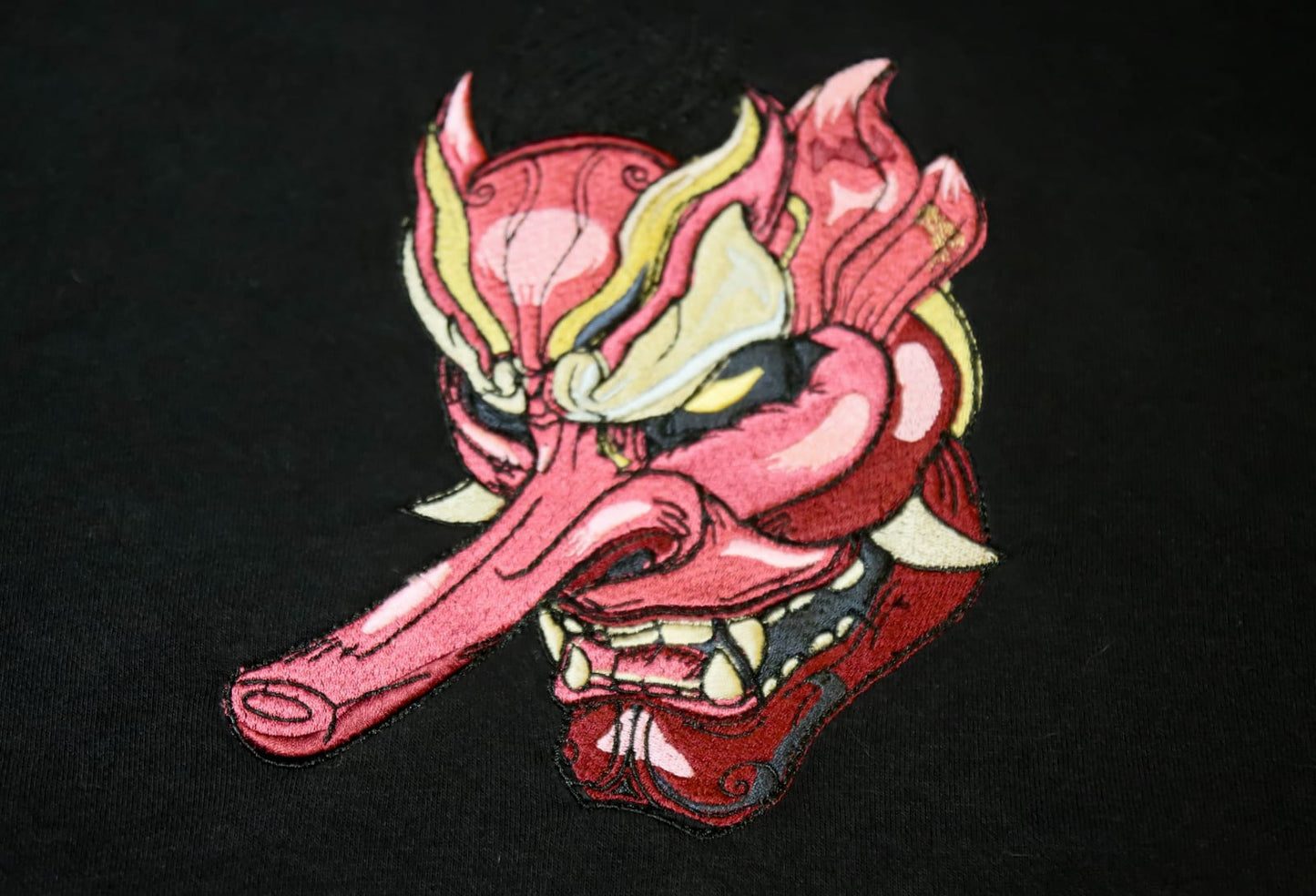 Sweat brodé sans capuche "Tengu"