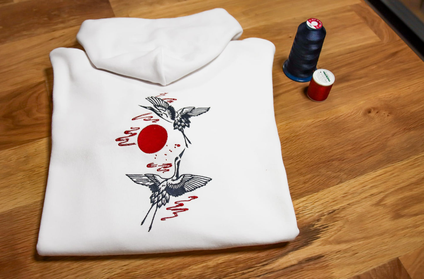 Sweat brodé à capuche - "Éclat du Japon"