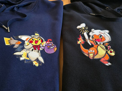Vue rapprochée des deux broderies Halloween Pikachu et Salamèche