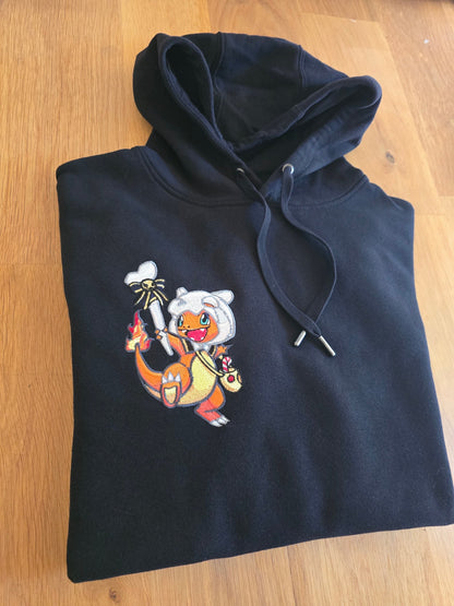 Sweat noir Salamèche Halloween, vue rapprochée du vêtement