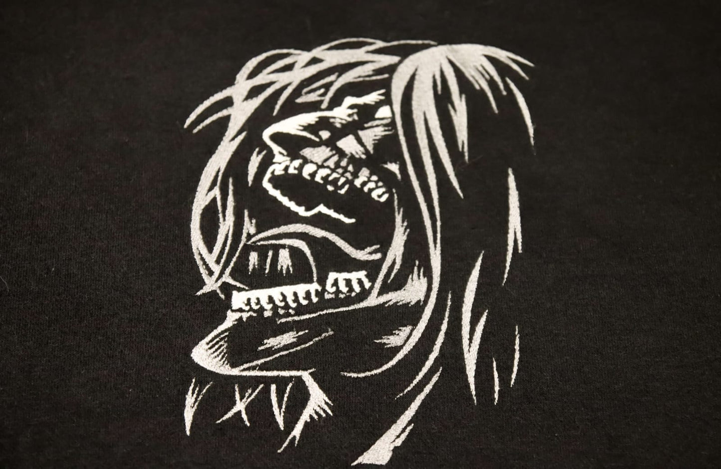 Sweat brodé sans capuche "Eren"